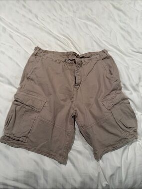 Men's American Eagle Cargo Shorts in Light Khaki
